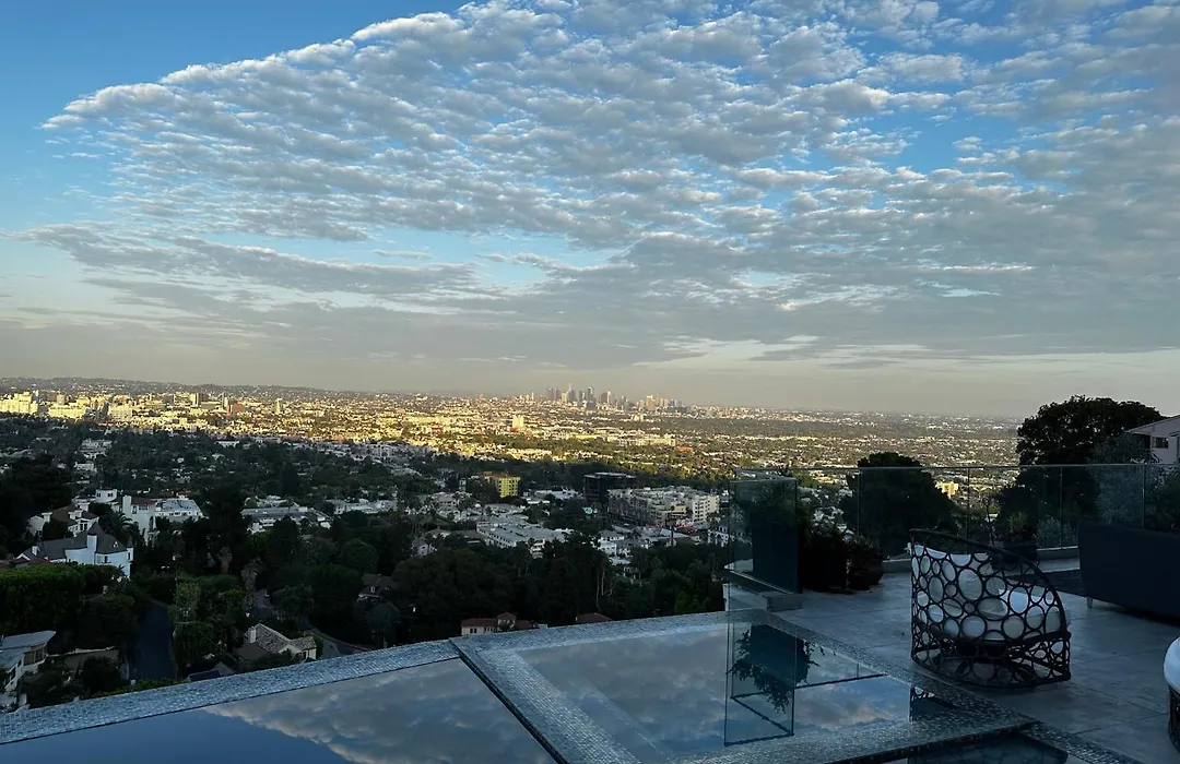 Skyline Serenity Luxe Suite-Private Room-1